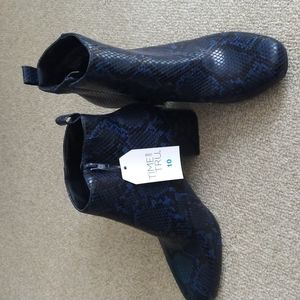 Time & Tru Blue Snake Print booties🐍